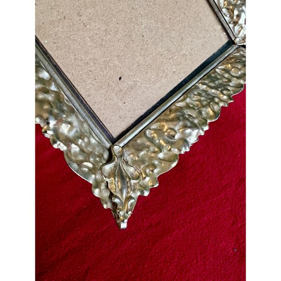 vintage MCM gold tone metal embossed decretive picture frame photo 5x7 - Picture 3 of 7